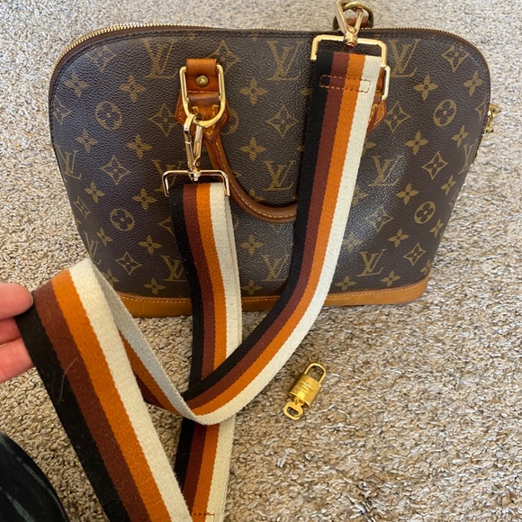 Authentic Louis Vuitton Alma PM w/Lock, includes off brand accessories! - Picture 10 of 11